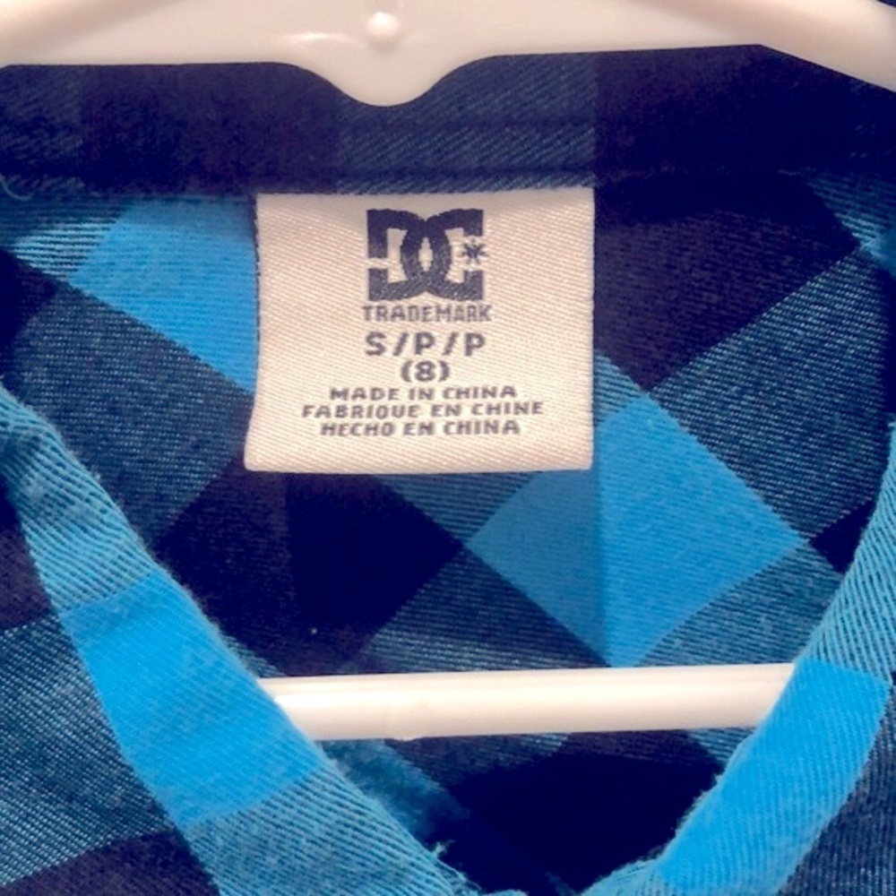 ⭐️HP⭐️ DC Shoe Plaid Blue & Black Short Sleeve Button Up Shirt Boys Size Small 8 - Picture 2 of 7